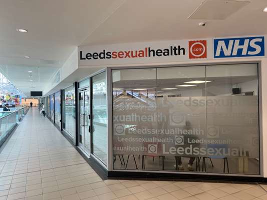 Retail to let - 42A Merrion Centre, Leeds, LS2 8NG