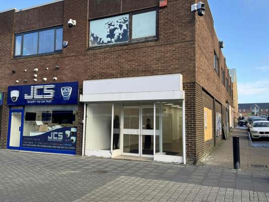 Retail to let - 14 Middle Street, Consett, DH8 5QJ