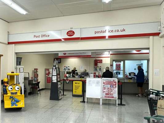 Retail to let - Former Post Office Unit, 716-718 Holderness Road, Hull, HU9 3JA