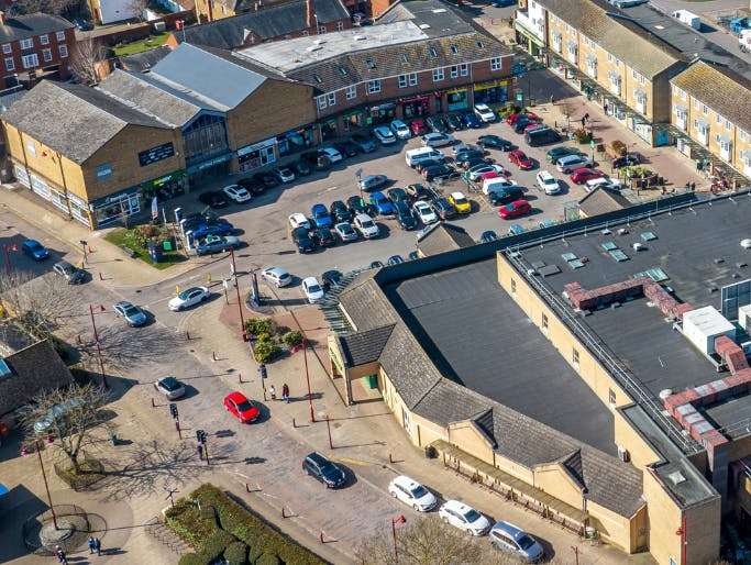 Retail to let - Unit 10 Bowen Square, Daventry, NN11 4DR