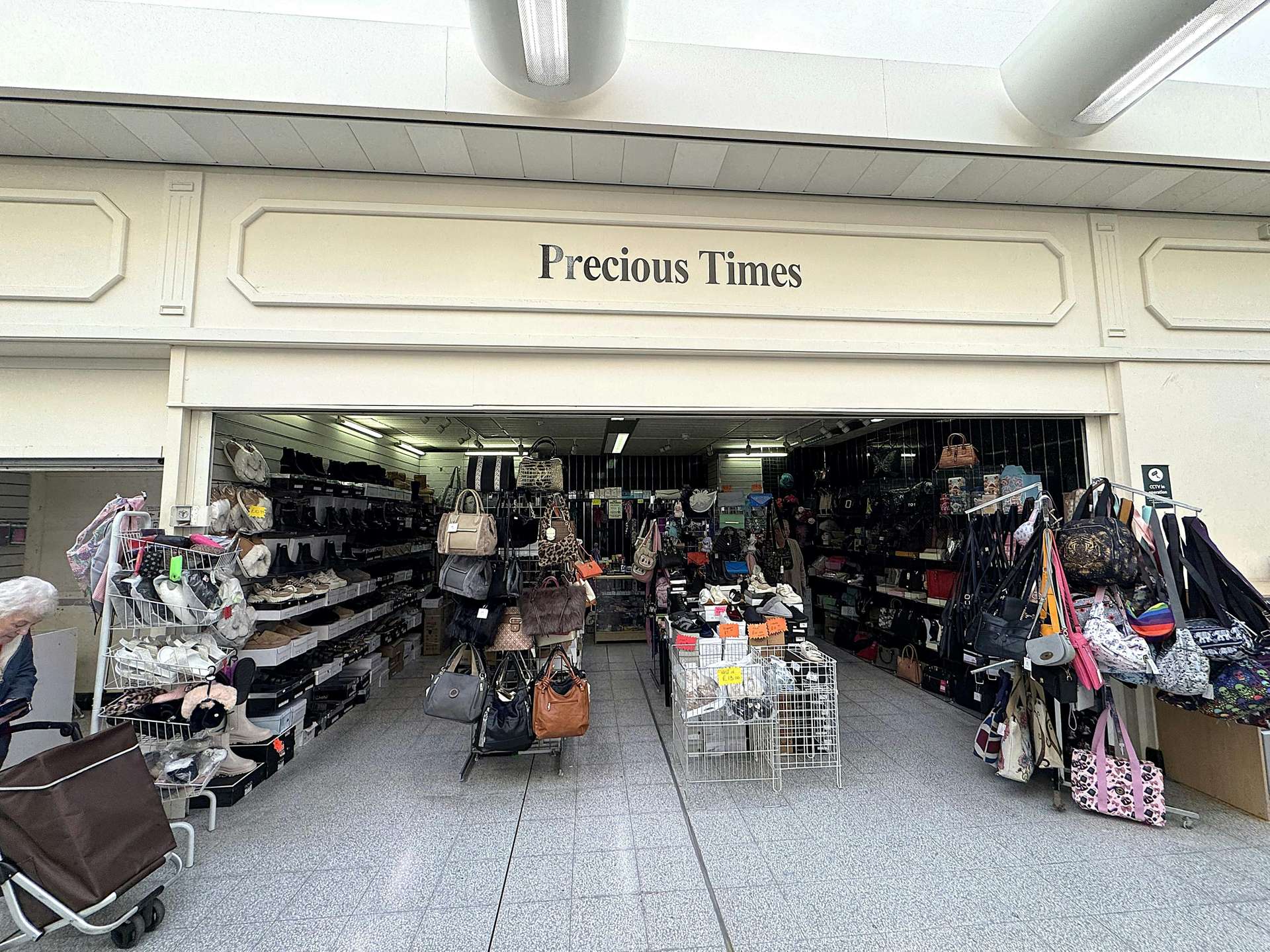 Commercial property to let - Unit 6 Holderness Road, Hull, HU9 3JA