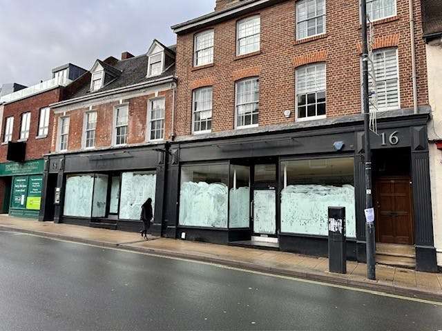 Retail to let - 16-18 High Street, High Street, Warwick, CV34 4AP