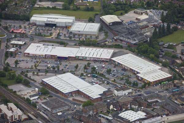 Retail to let - Westgate Retail Park, Ings Road, Wakefield, WF2 9SD