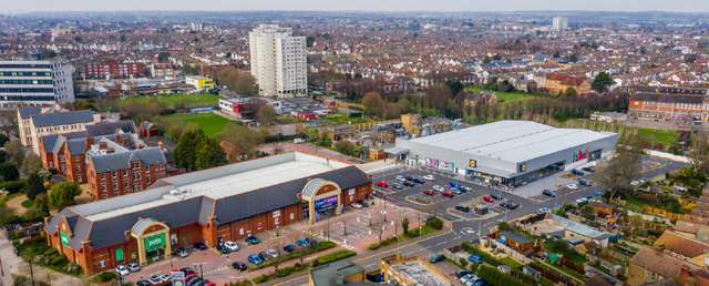 Retail to let - London Road Retail Park, Southend-on-Sea, SS1 1DP