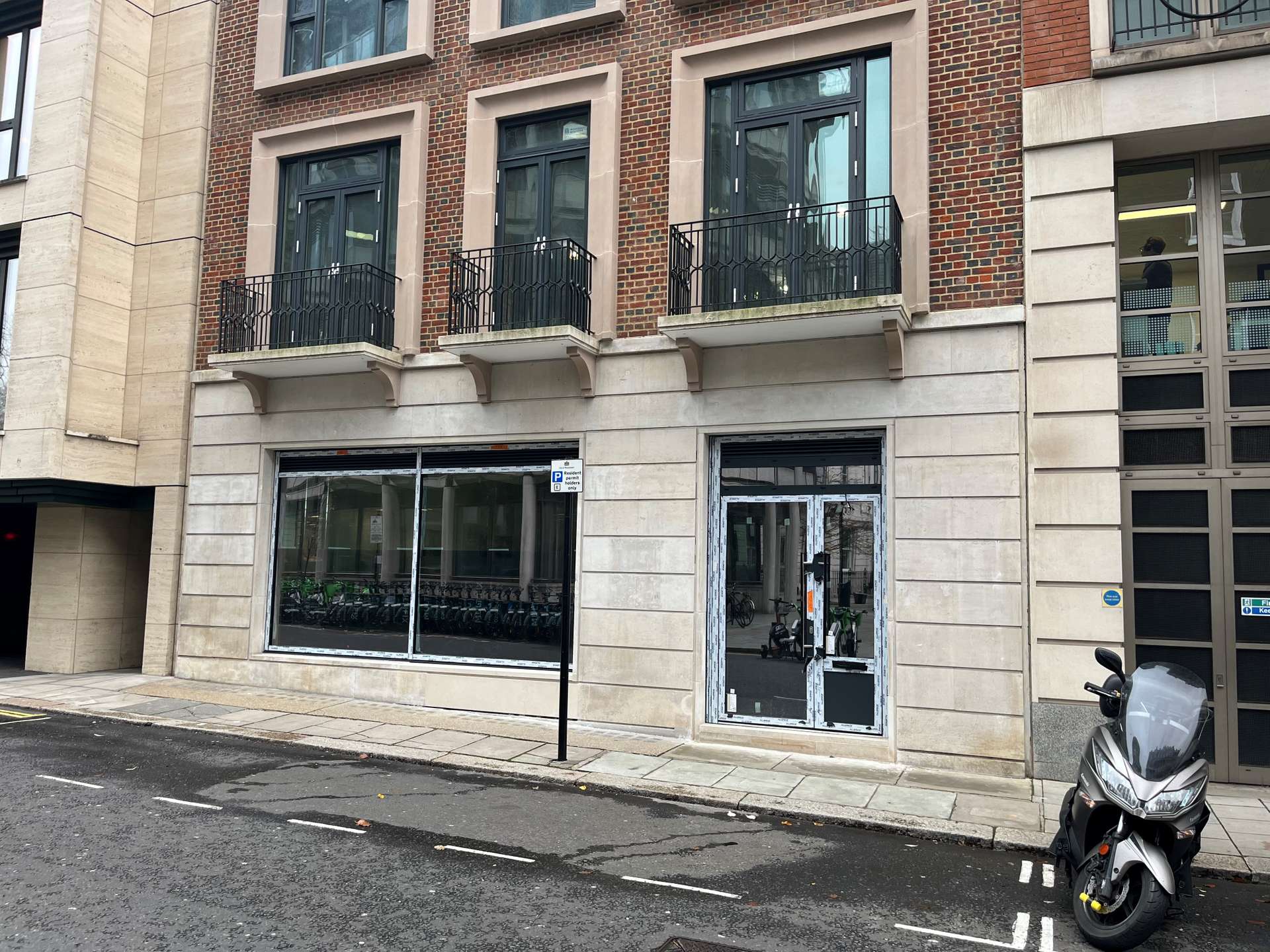 Retail to let - 18C Curzon Street, Mayfair, W1J 7SX