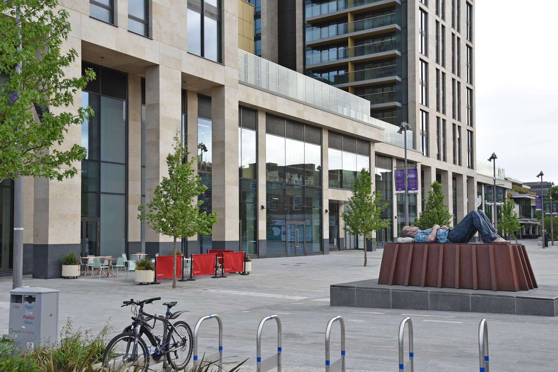 Retail to let - Unit 3, Commercial Way, Woking, GU21 6ET