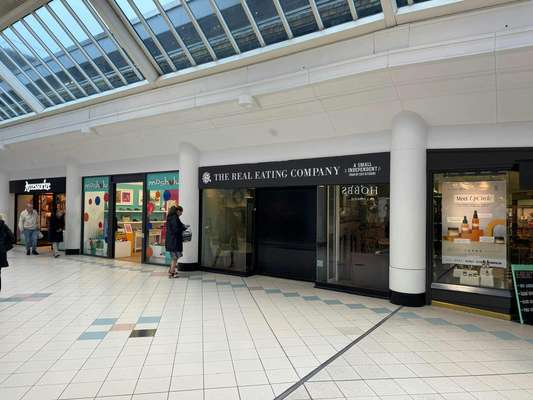 Retail to let - Unit 27, Swan Walk Shopping Centre, Horsham, RH12 1HQ