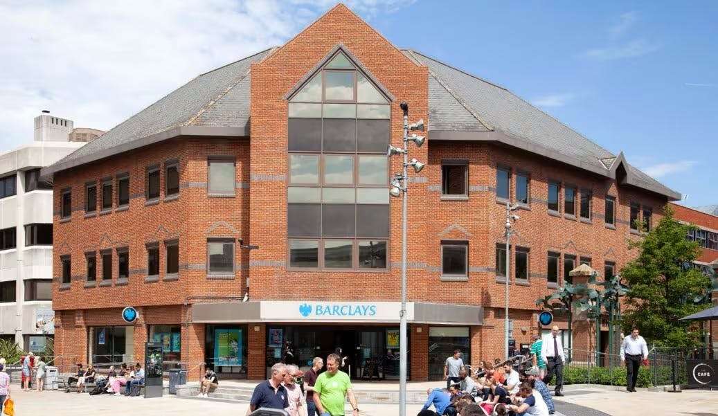 Commercial property to let - Towngate House, Woking, GU21 6AE