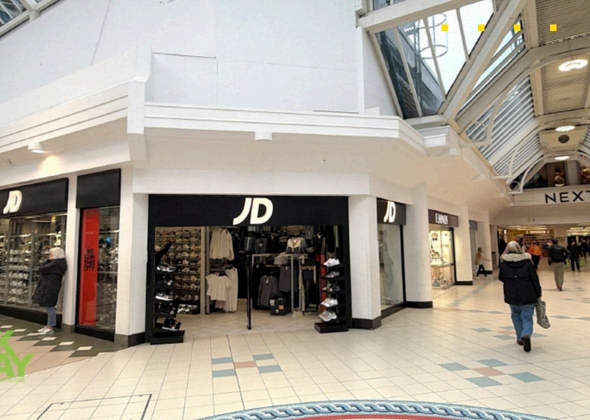 Retail to let - Unit 6, Swan Walk, Horsham, RH12 1HQ