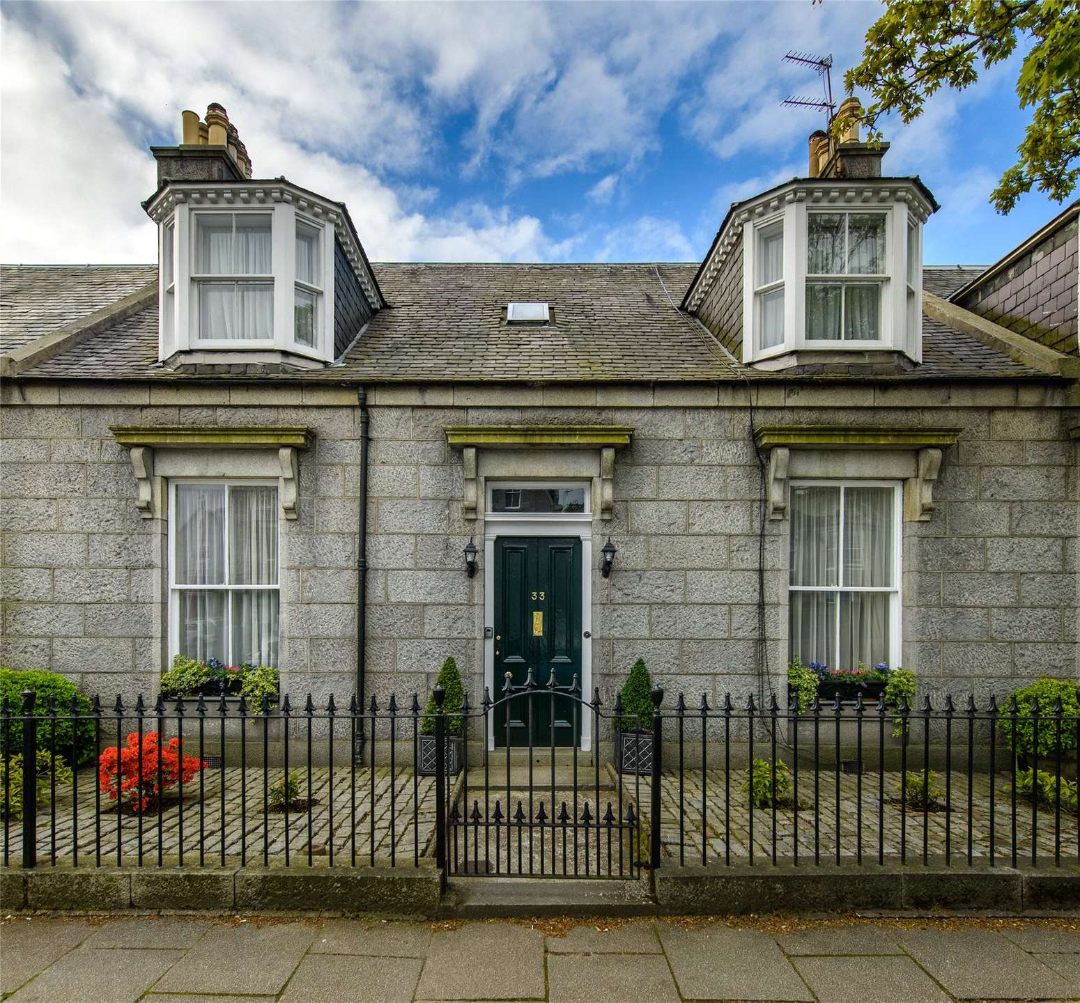 Savills 33 Carden Place, Aberdeen, AB10 1UN Properties for sale