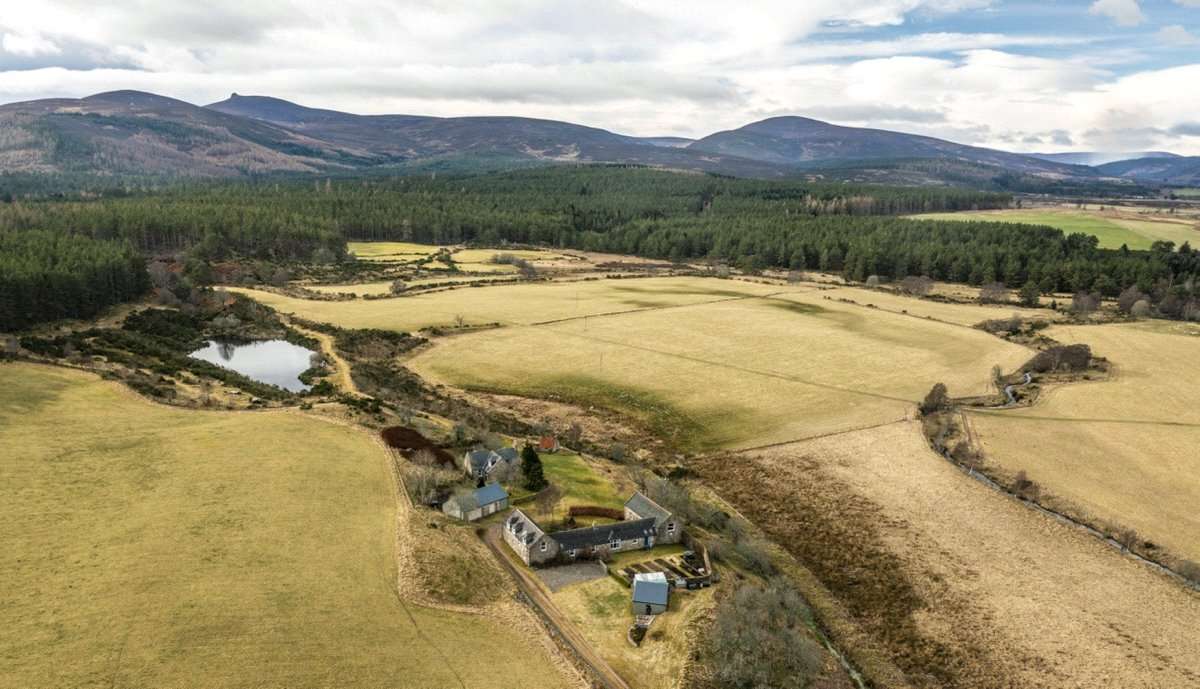 Pitdelphin, Strachan, Banchory, Kincardineshire, AB31 6LQ Property