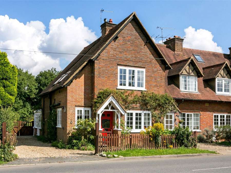 Savills Chapel Cottages Chartridge Chesham Buckinghamshire