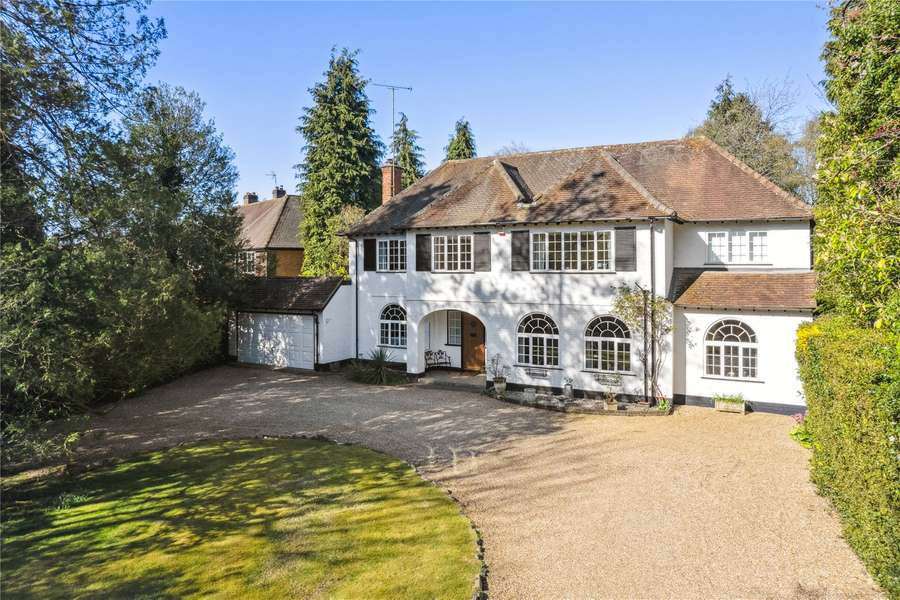 Burtons Way, Chalfont St. Giles, Buckinghamshire, HP8 4BW
