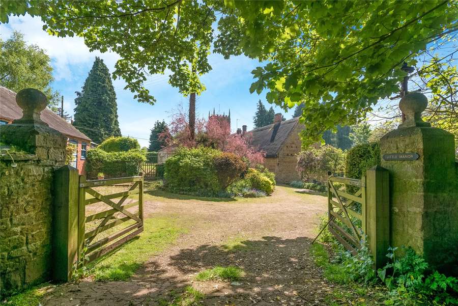 Church Street, Wroxton, Banbury, Oxfordshire, OX15 6QE Property for