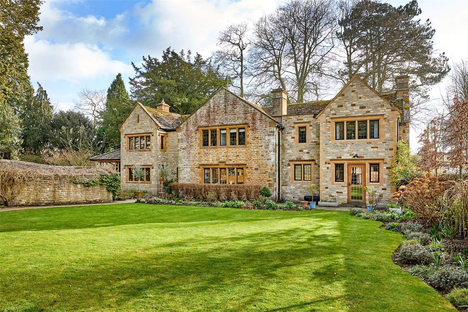 Savills Banbury Lane, Thorpe Mandeville, Banbury, Oxfordshire, OX17