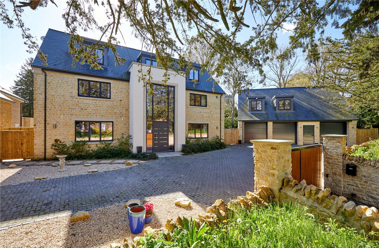 Stratford Road, Cosgrove, Milton Keynes, MK19 7JA Property for sale