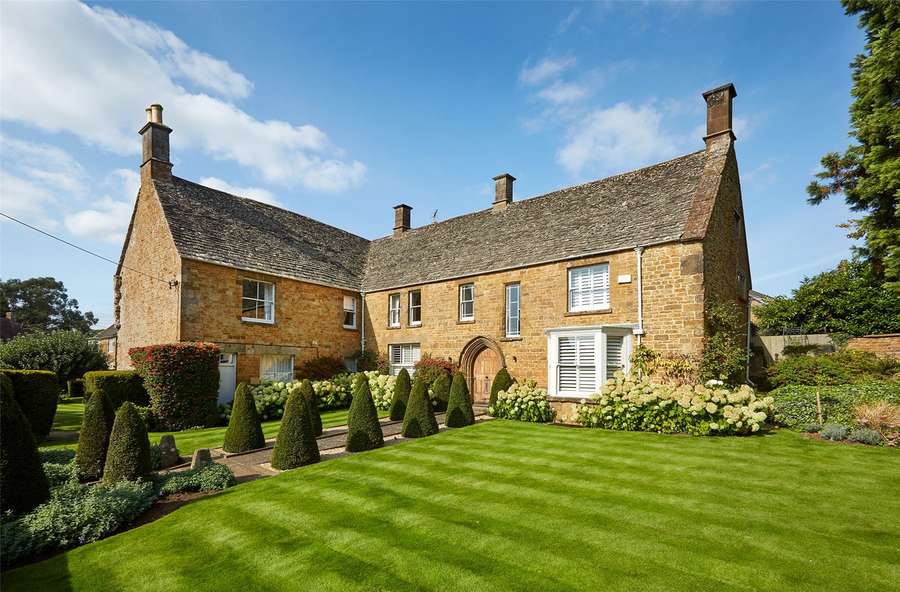 Chapel Street, Bloxham, Banbury, Oxfordshire, OX15 4NB Property for