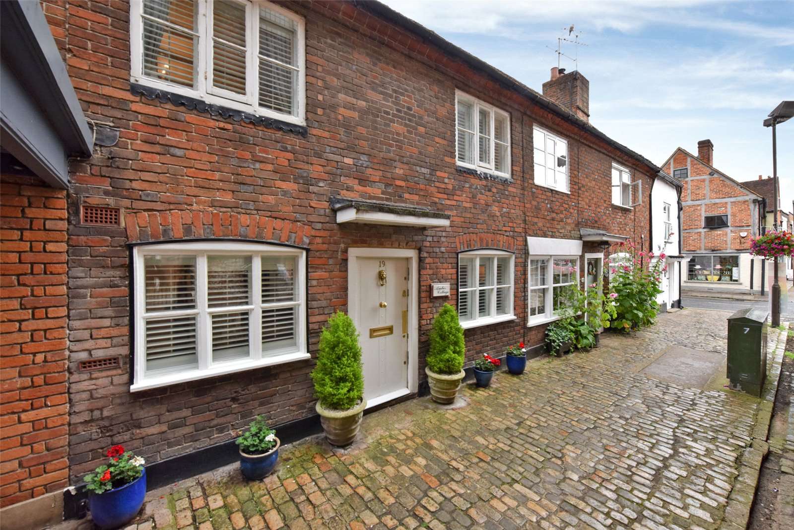 Market Square, Old Amersham, Buckinghamshire, HP7 0DG Property to