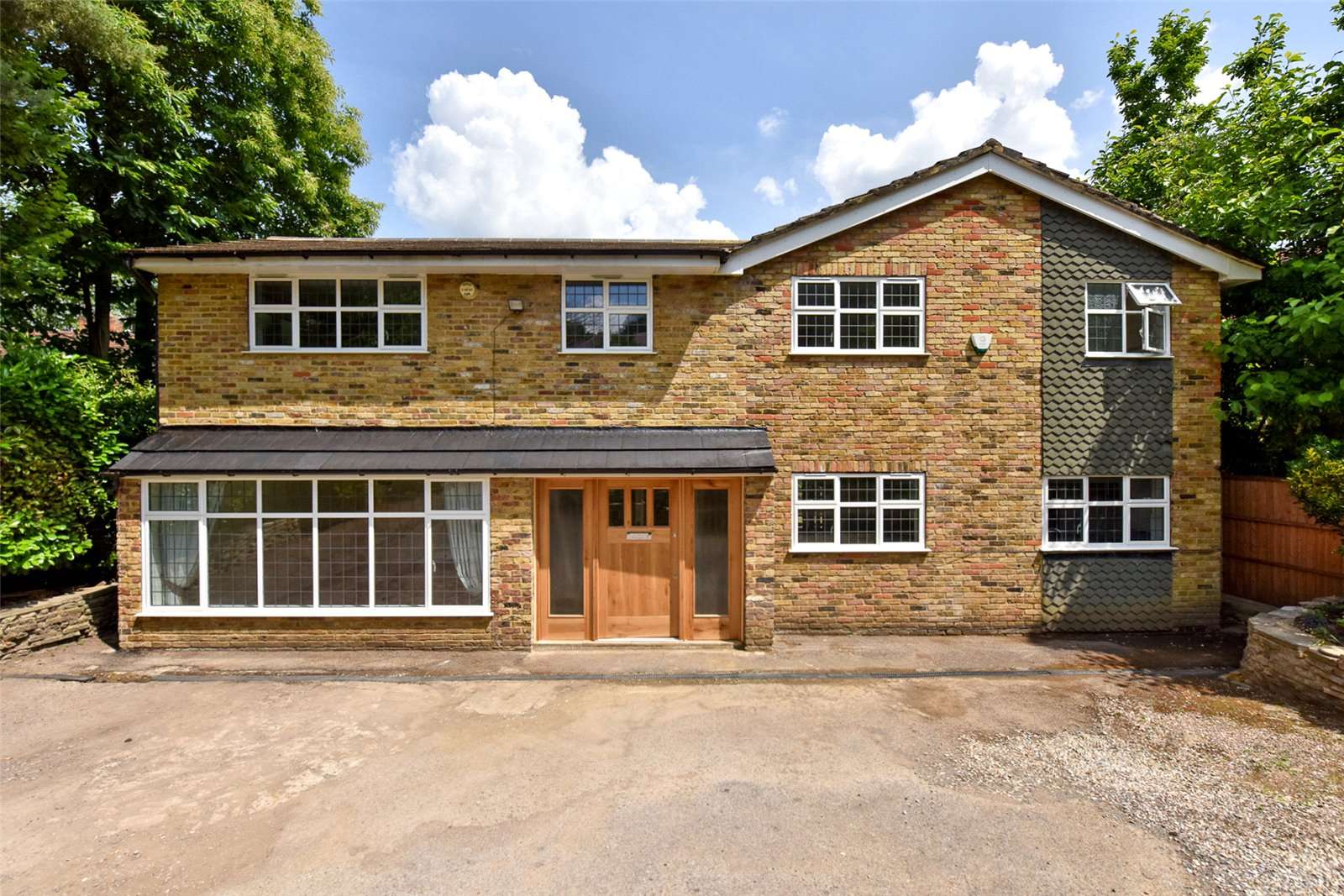 Woodlands Close, Gerrards Cross, Buckinghamshire, SL9 8DQ Property to