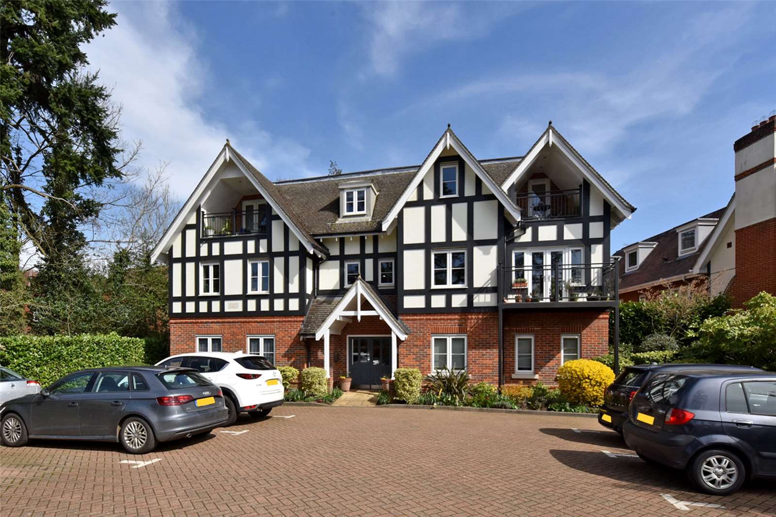 Savills The Lodge, 86 Packhorse Road, Gerrards Cross, Buckinghamshire