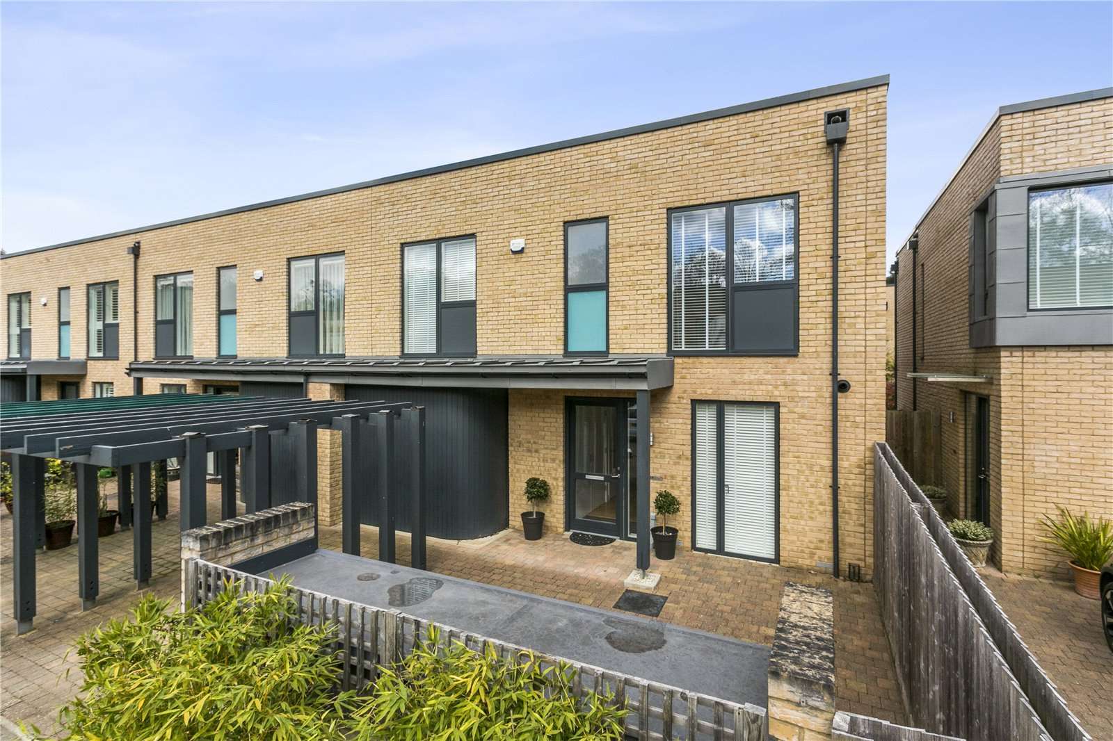 Cliveden Gages, Taplow, Maidenhead, Berkshire, SL6 0GA 財產 待售 第一太平戴維斯