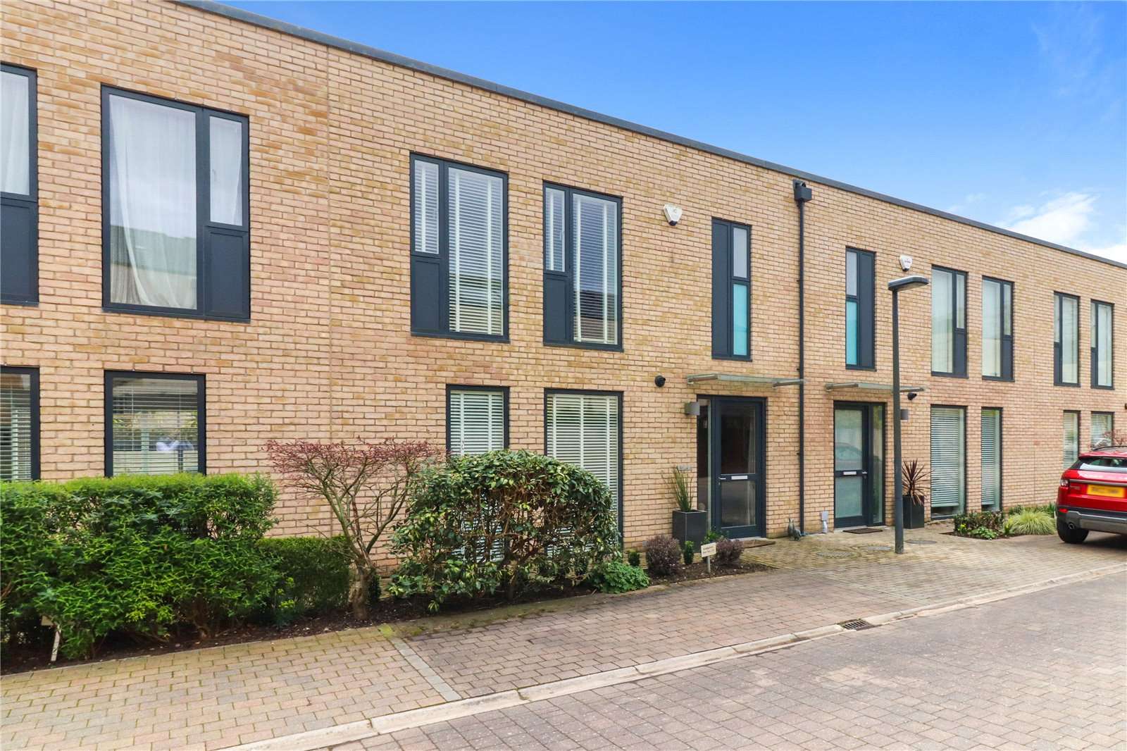 Cliveden Gages, Taplow, Maidenhead, Berkshire, SL6 0GA คุณสมบัติ รอขาย Savills