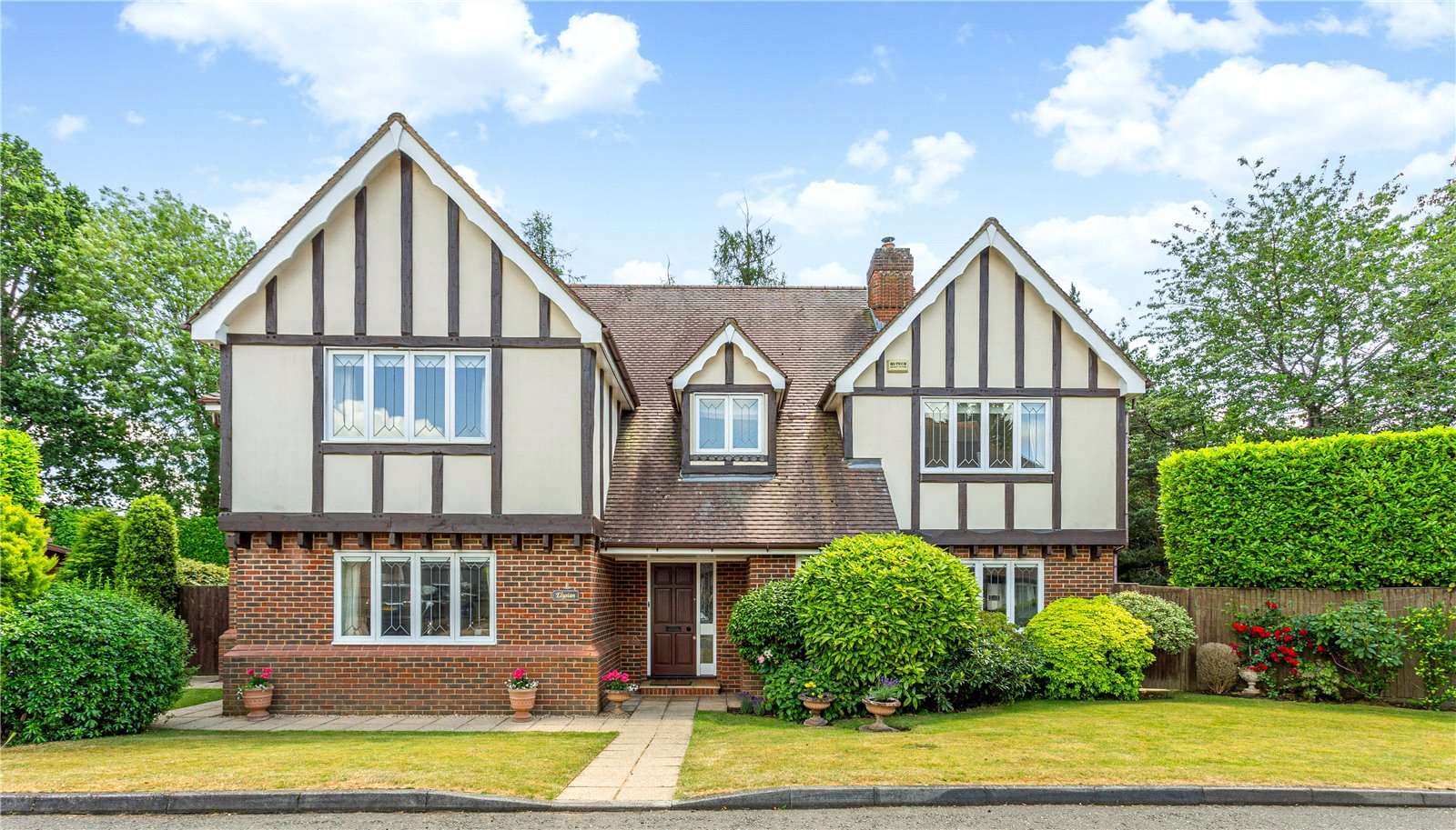 Manor Close, Penn, High Buckinghamshire, HP10 8HZ Property