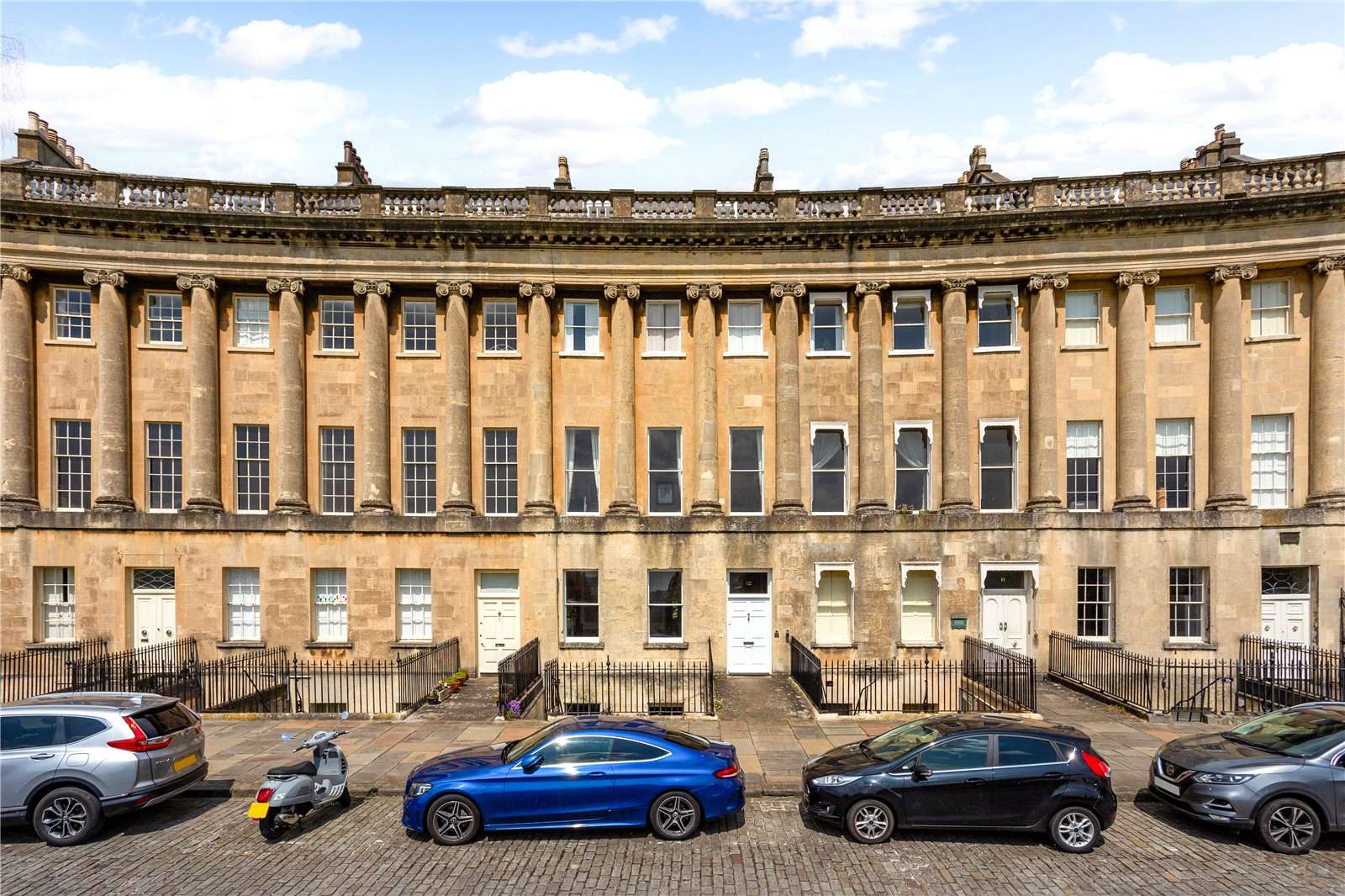 Royal Crescent: Lengkungan Arsitektur Klasik yang Jadi Ikon Kota Bath