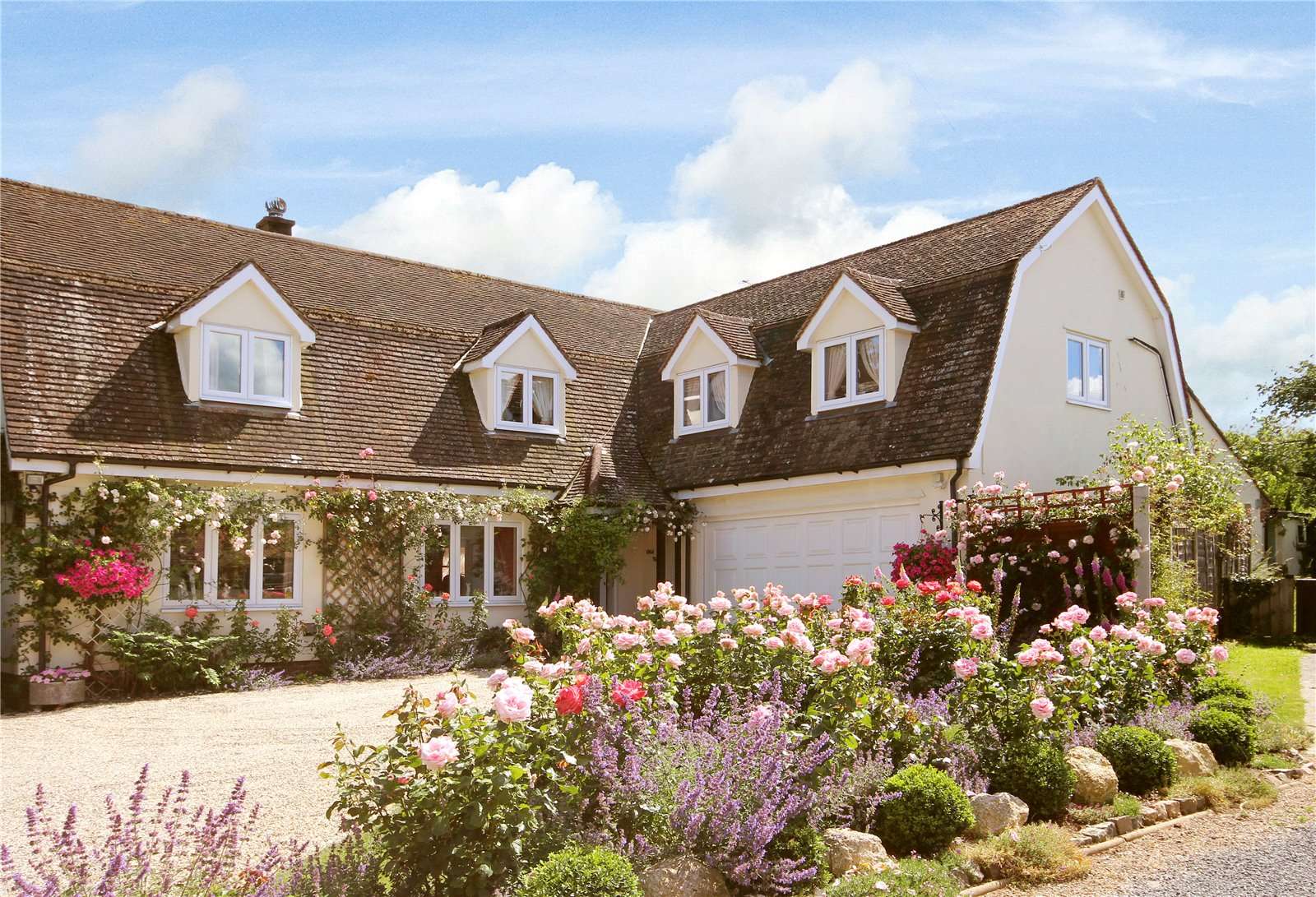 Savills Glebe Lane, Little Easton, Dunmow, Essex, CM6 2JP Bất động