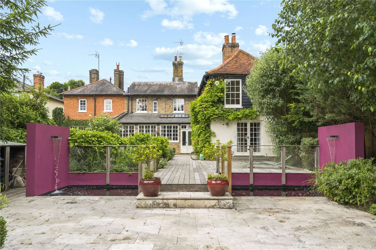 Savills High Street, Much Hadham, Hertfordshire, SG10 6DA คุณสมบัติ รอขาย