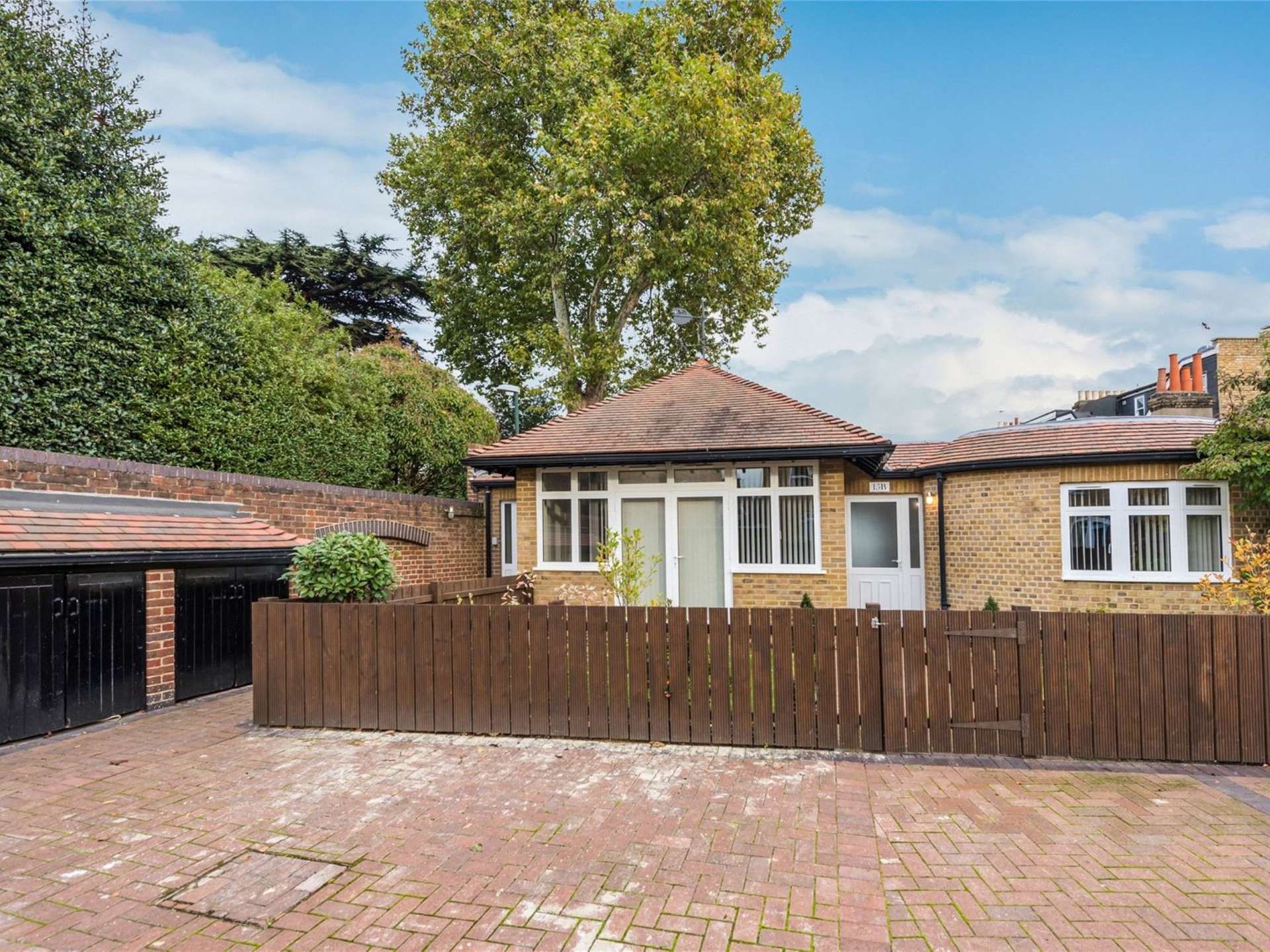 Savills 15B White Hart Lane, Barnes, London, SW13 0PX Novas casas para venda