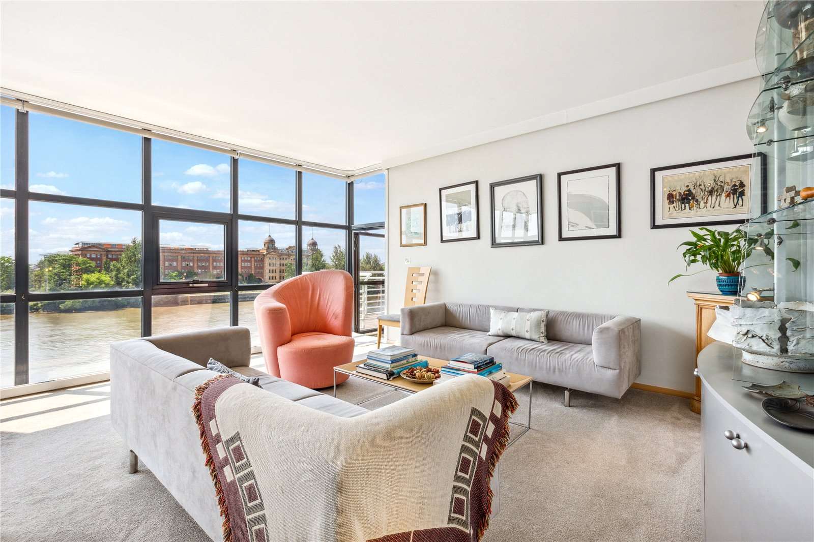 Thames Reach, 80 Rainville Road, Hammersmith, London, W6 9HS Bất động