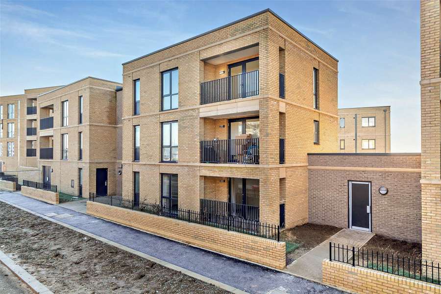 Osprey Drive, Trumpington, Cambridge, CB2 9GS New homes to rent Savills
