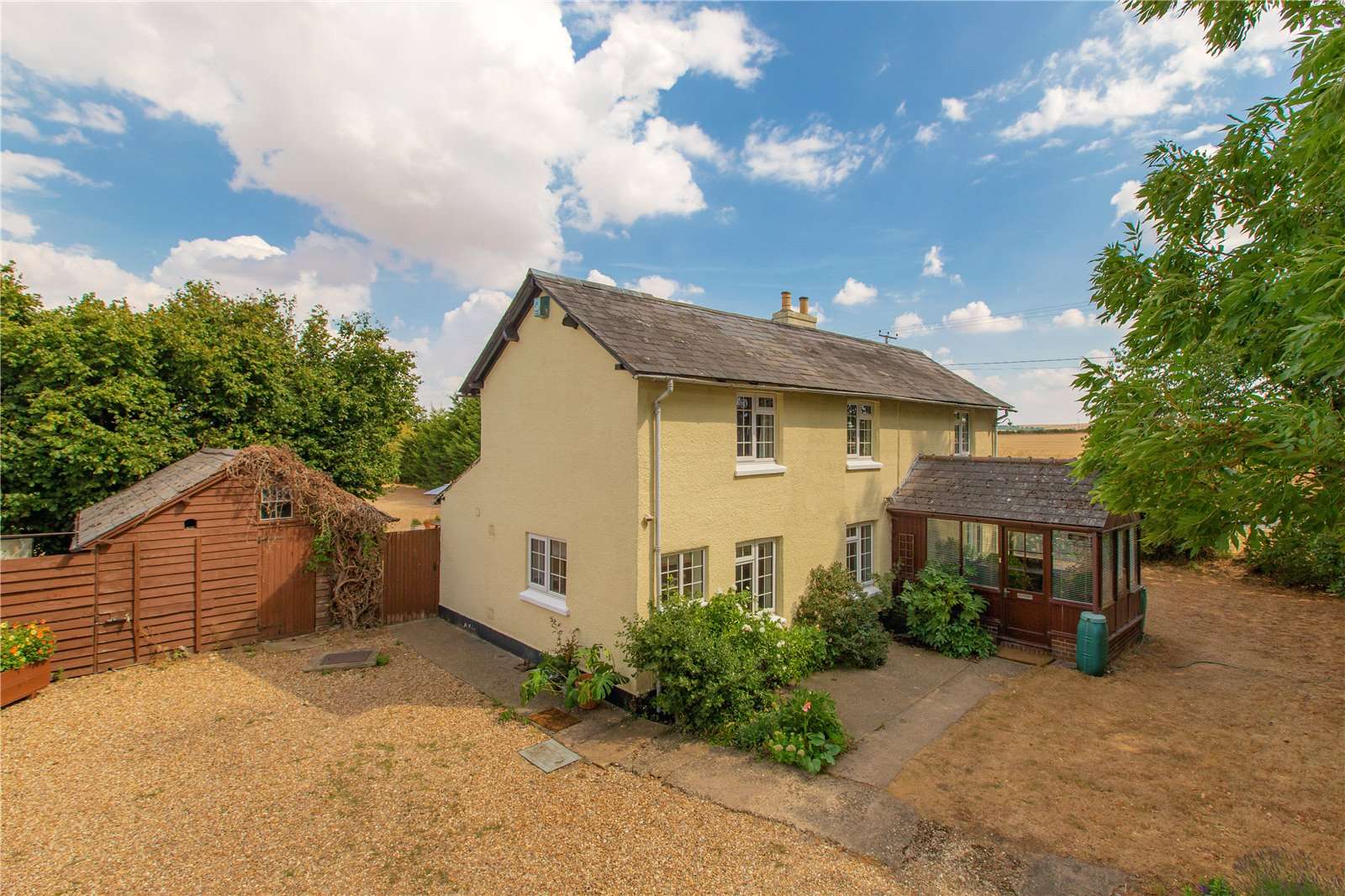 Newmarket Road, Heydon, Royston, Hertfordshire, SG8 7PD คุณสมบัติ รอ