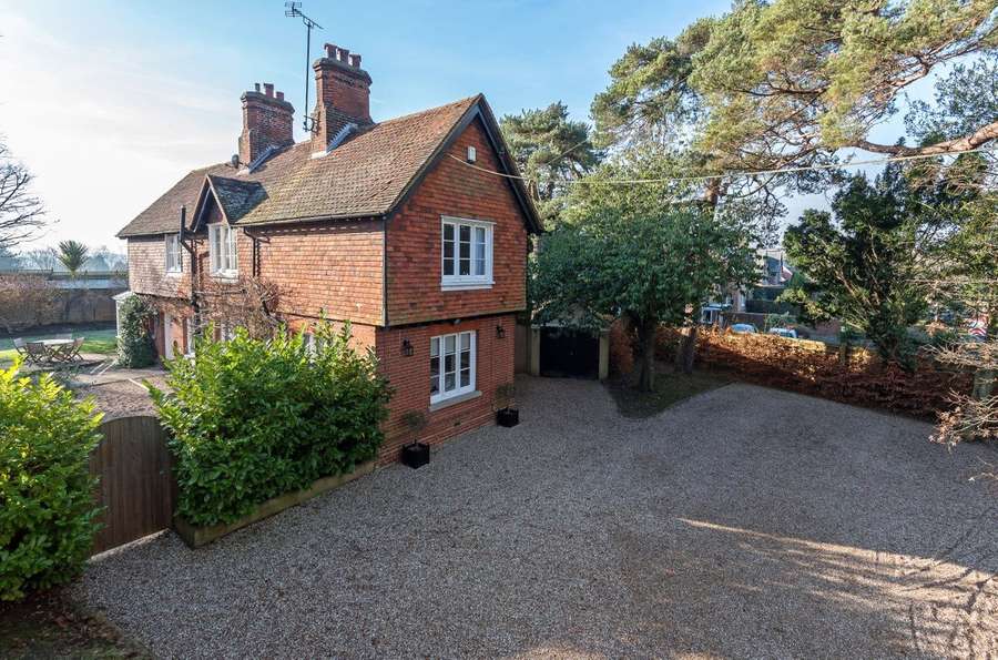 The Moor, Hawkhurst, Cranbrook, Kent, TN18 4NT Property for sale