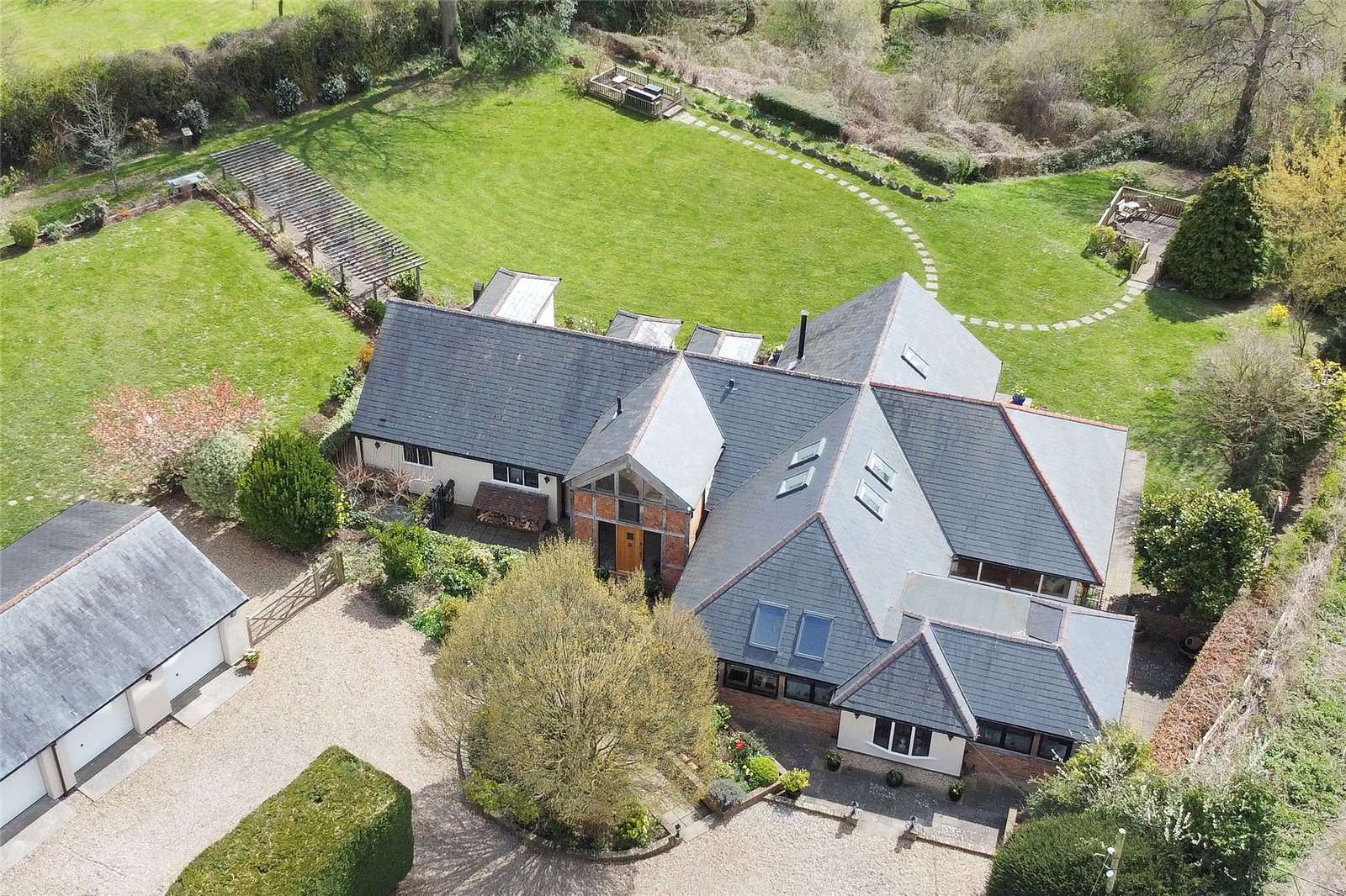 Walnut Tree Lane, Loose, Maidstone, Kent, ME15 9RQ Eigentum zum