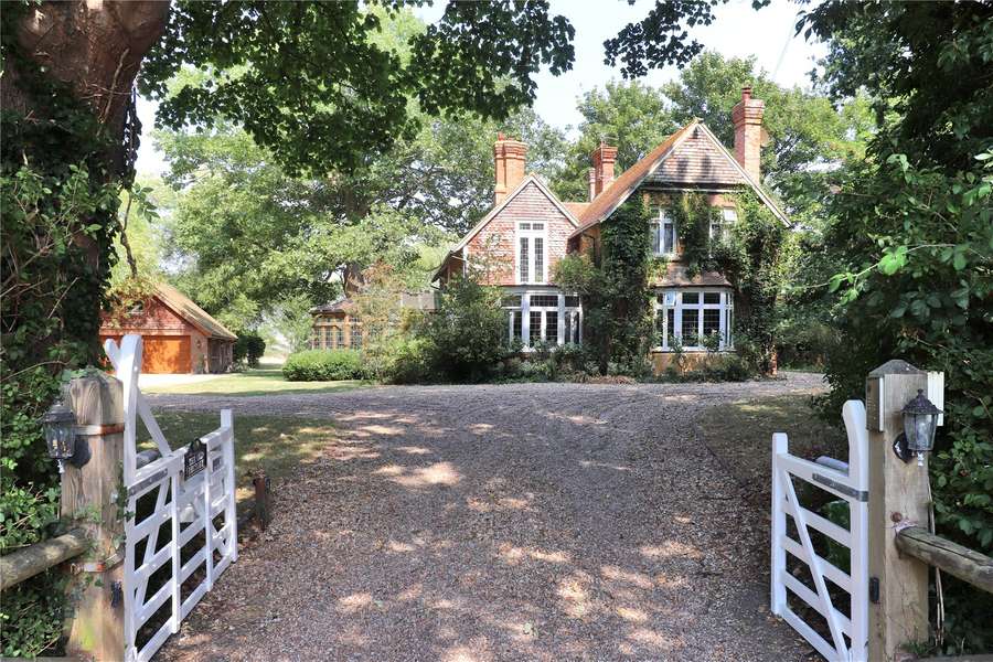 Church Road, Burmarsh, Romney Marsh, Kent, TN29 0JG คุณสมบัติ รอขาย Savills