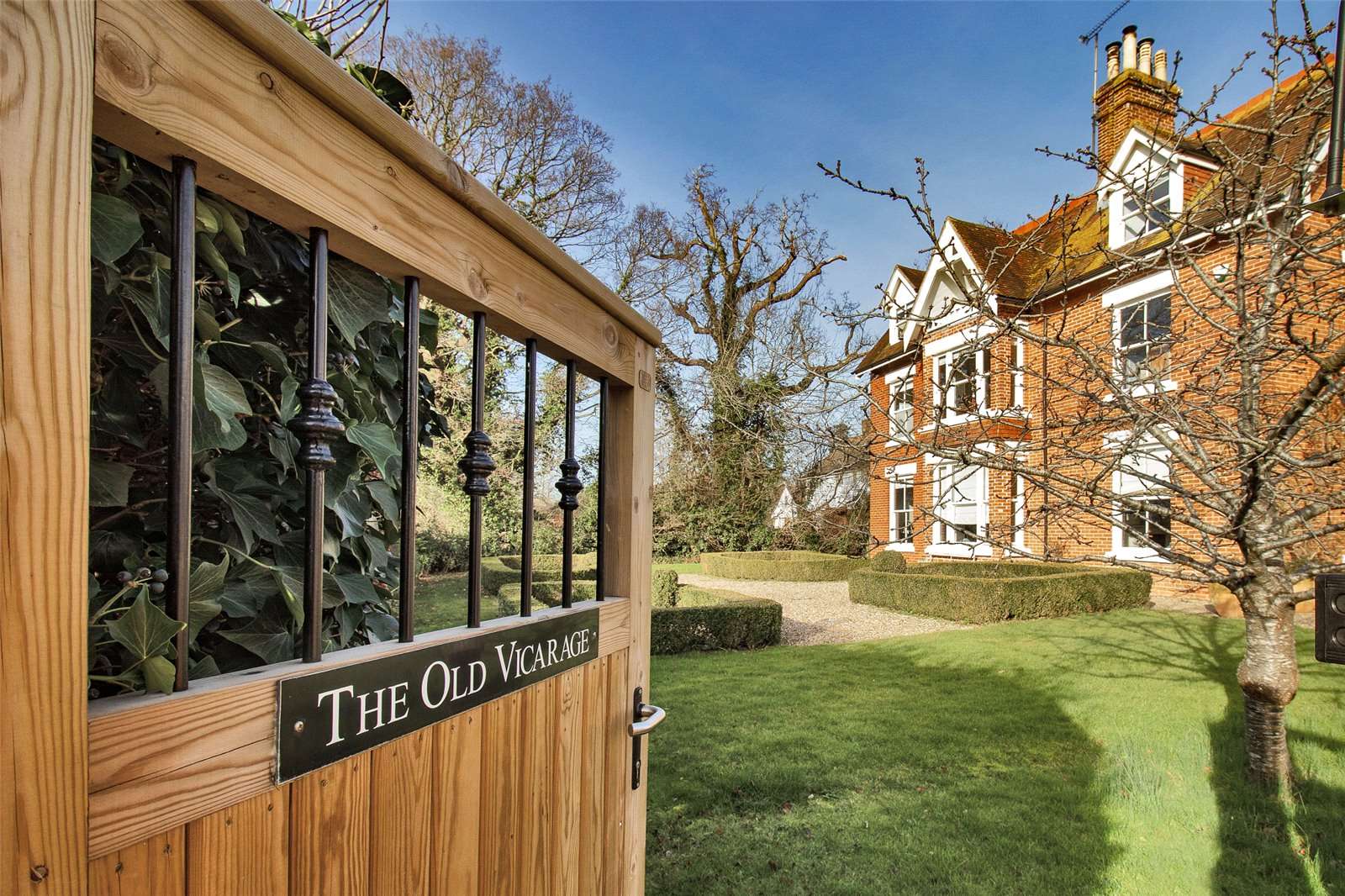 Frittenden Road, Staplehurst, Tonbridge, Kent, TN12 0DH Property for