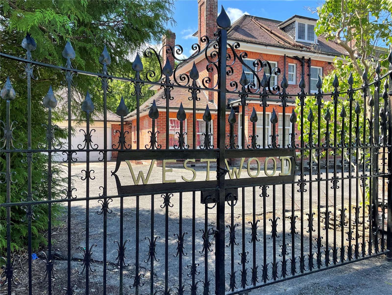 Savills Elgin Road, Talbot Woods, Bournemouth, BH4 9NL คุณสมบัติ รอขาย