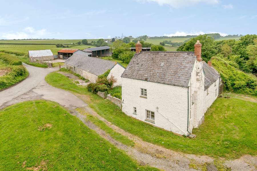 Savills Porthkerry Nr Barry Vale Of Glamorgan Cf62 3bz