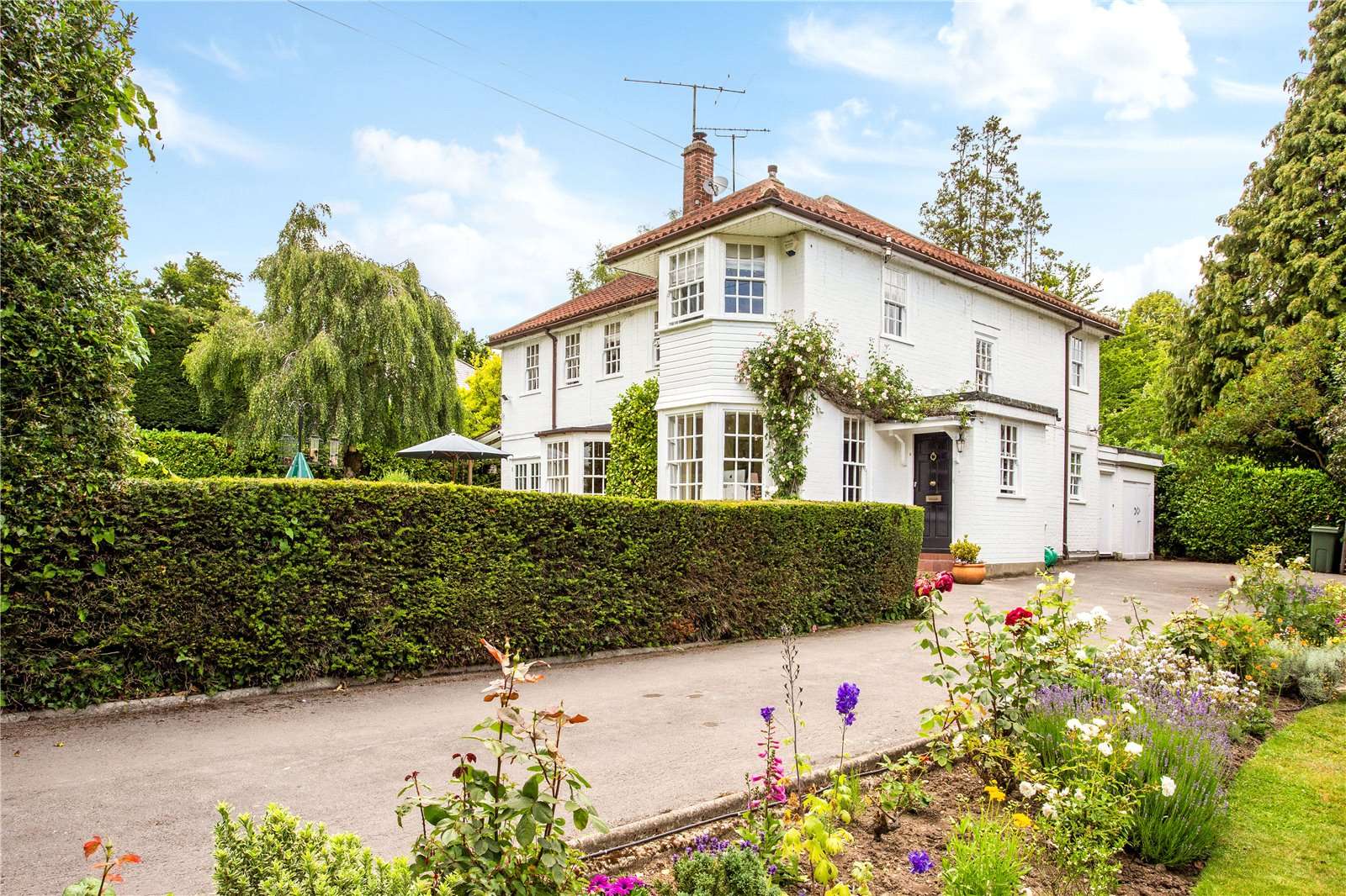Savills Hillwood Grove, Hutton Mount, Brentwood, Essex, CM13 2PD