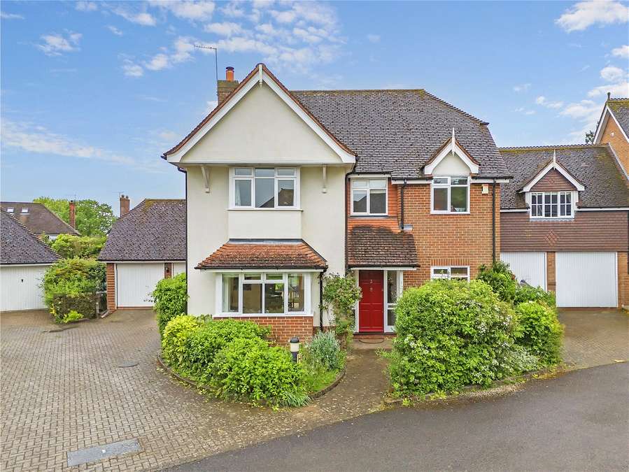 Alderton Close, Felsted, Dunmow, Essex, CM6 3EL Property for sale