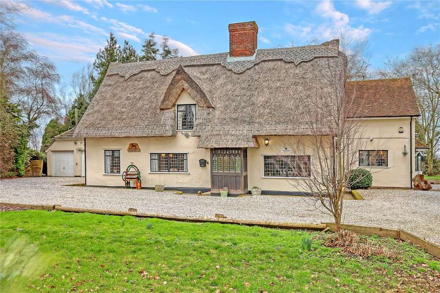 Chelmsford Road, Felsted, Dunmow, Essex, CM6 3LT Property for sale