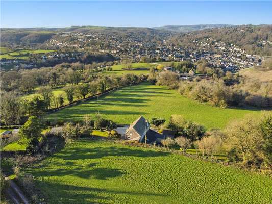 Chipping Campden Period Cottage with Secluded Gardens 10