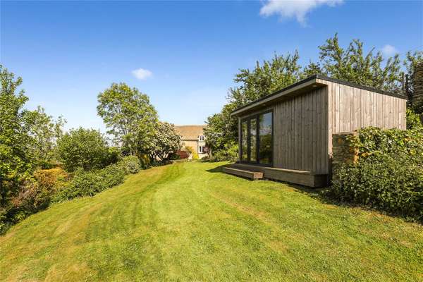 Chipping Campden Period Cottage with Secluded Gardens 11