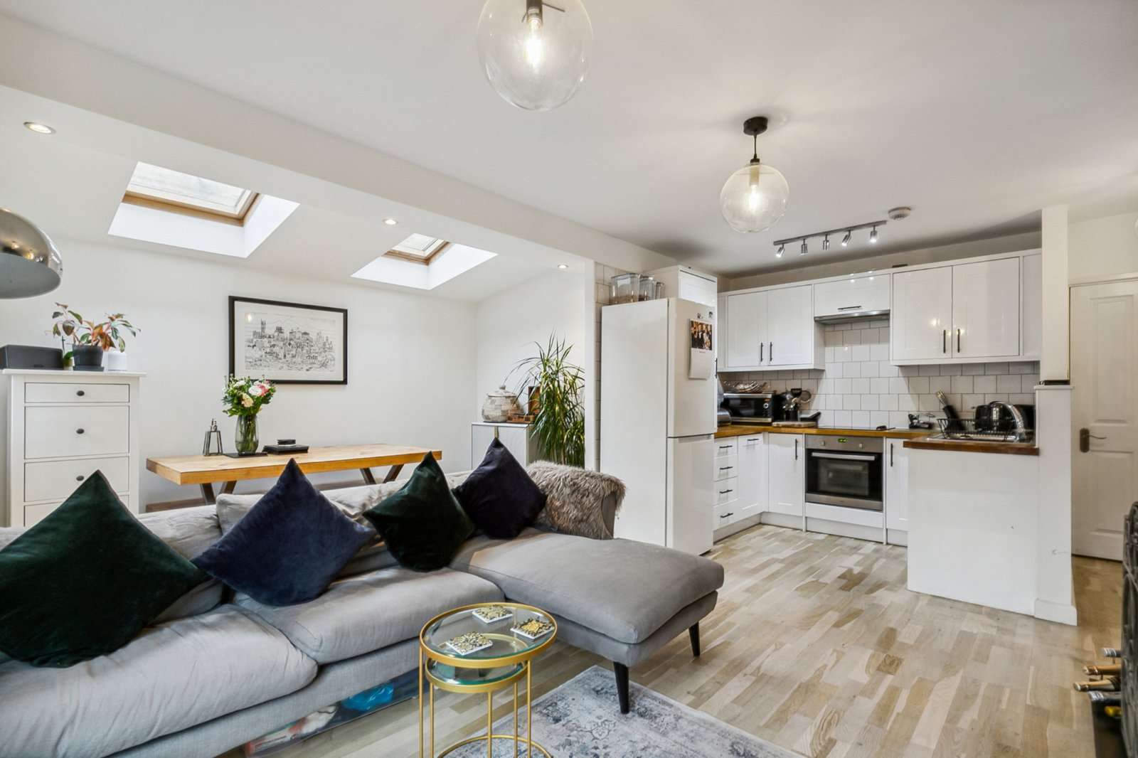 Cambray Road, London, SW12 0DX คุณสมบัติ รอขาย Savills