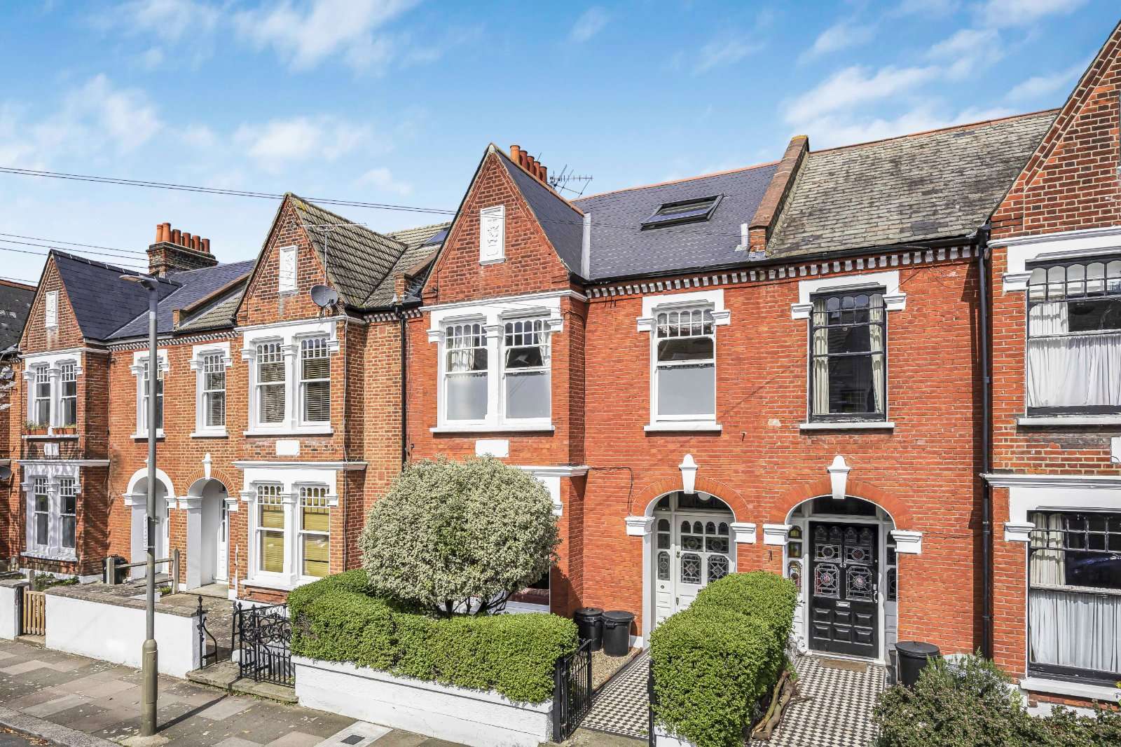 Huron Road, London, SW17 8RE Bất động sản để bán Savills