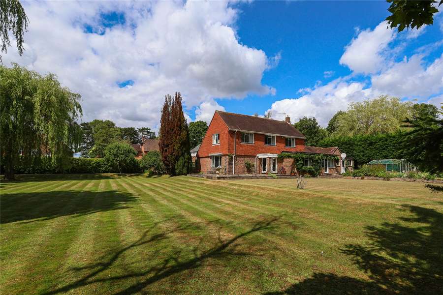 Hardwick Close, Oxshott, Leatherhead, Surrey, KT22 0HZ คุณสมบัติ รอ