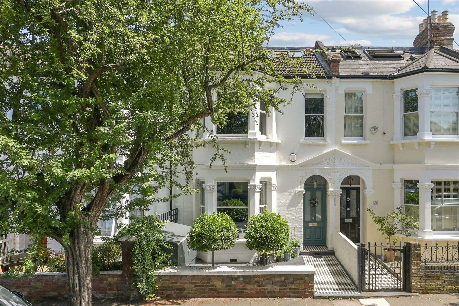 Whitehall Park Road, Chiswick, London, W4 3NE คุณสมบัติ รอขาย Savills