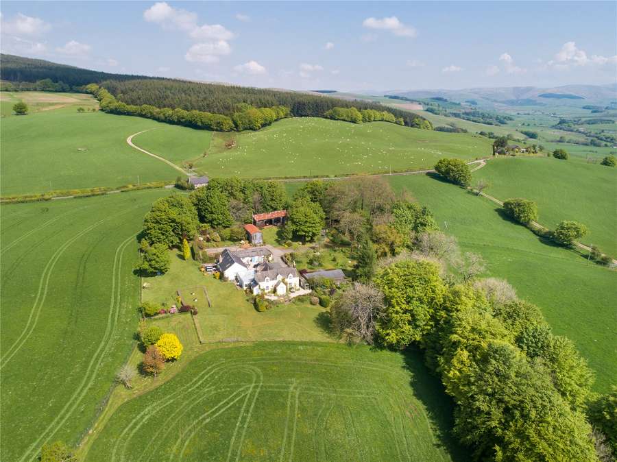 Holehouse and Holehouse Cottage, Thornhill, Dumfriesshire, DG3 4AP